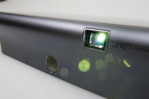 Proiectorul lui Lenovo Yoga Tab 3 Pro