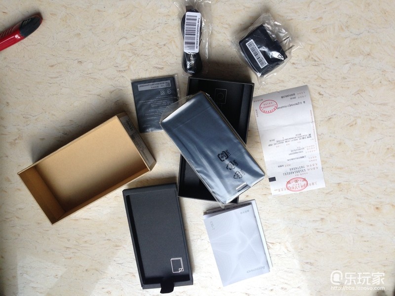 Lenovo K3, un telefon cu funcții muzicale și preț accesibil apare În imagini hands on, fiind scos din cutie