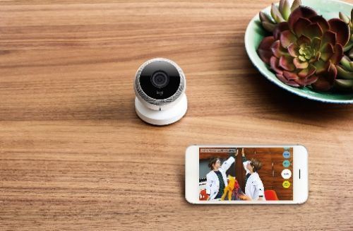 Logitech anunţă camera Logi Circle, cu care puteţi supraveghea video casa de pe telefon, atunci cand sunteti plecat