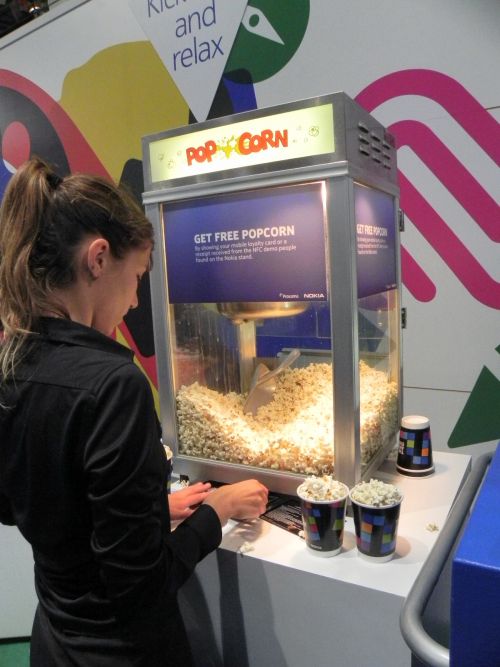 MWC 2012: Standul Nokia din Barcelona, definit de spiriduși, căști glossy, popcorn gratis! (Video)
