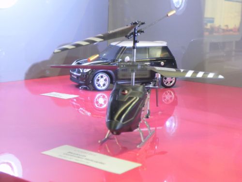 Elicopter si masinuta telghidate prin telefon