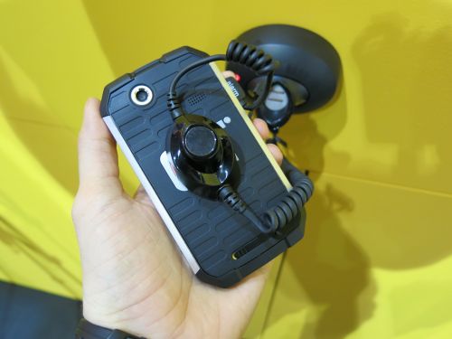 MWC 2013: Hands-on cu unul dintre cele mai rezistente smartphone-uri construite de Caterpilar