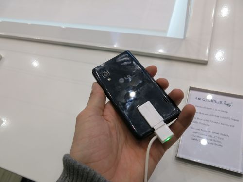 MWC 2013: LG Optimus L5 II Într-un scurt preview, telefon de buget al anului 2013 (Video)
