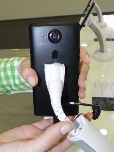 Acer Liquid E3 hands-on preview; terminal mid-range cu display de 4.7 inch (Retro MWC 2014 - Video)