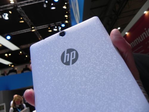 HP Slate7 VoiceTab hands on preview - tableta cu funcție de telefonie, design stil HTC One (Retro MWC 2014 - Video)