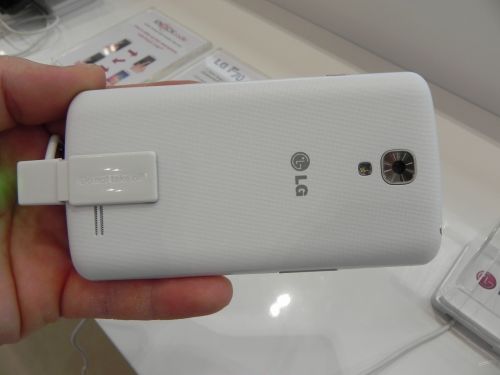 LG F70
