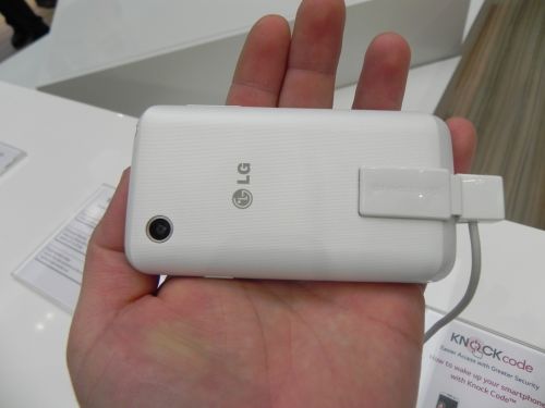 LG L40 Dual hands-on preview: un nou terminal din gama L accesibil (Retro MWC 2014 - Video)