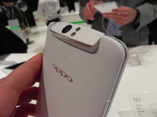 MWC 2014: Oppo N1 hands on preview - primul telefon cu camera rotativă pe care Îl vedem și un OS custom atractiv (Video)