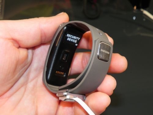 MWC 2014: Video hands-on cu noua brățară inteligentă Samsung Gear Fit