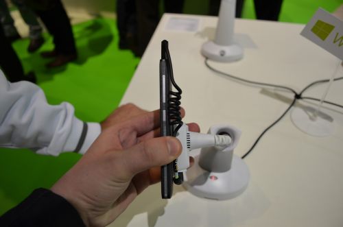 MWC 2015: Acer Liquid M220 hands-on - telefon Windows Phone 8.1 cu dotări low end şi promisiunea sosirii lui Windows 10 (Video)