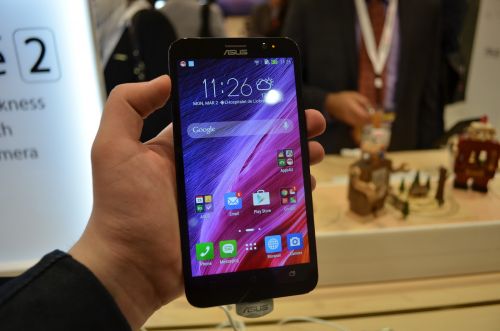 MWC 2015: ASUS ZenFone 2 hands-on - primul telefon cu 4 GB RAM pus sub lupa Mobilissimo în Barcelona (Video)