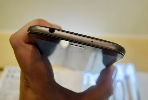 MWC 2015: ASUS ZenFone Zoom hands-on - primele impresii despre primul cameraphone ASUS (Video)