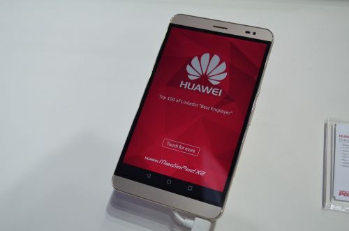 MWC 2015: Huawei MediaPad X2 hands on - mega telefonul cu design în stil HTC One (Video)