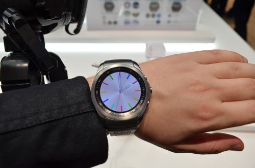 MWC 2015: LG Watch Urbane LTE hands-on - design premium şi webOS cu un UI carusel (Video)