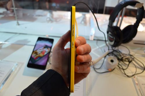 2015: Lenovo A7000