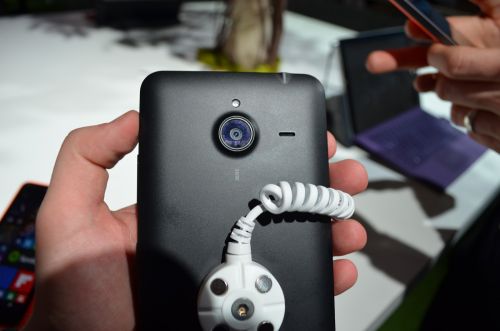 Microsoft Lumia 640 XL din spate