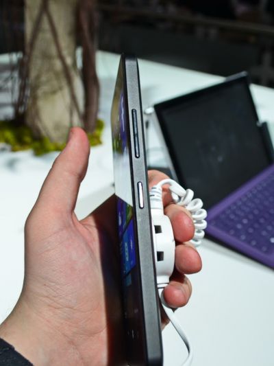 Microsoft Lumia 640 XL din lateral