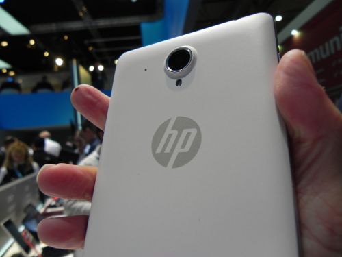 HP Slate6 VoiceTab hands on preview - phablet midrange de 6 inch cu design arătos (Retro MWC 2014 - Video)
