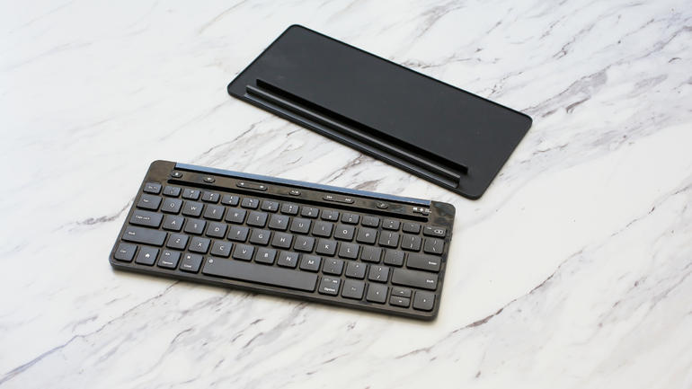 Microsoft crește productivitatea pe telefoane și tablete cu Universal Mobile Keyboard