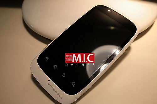 Motorola Domino+, un telefon cu preț rezonabil și specificații similare cu ale lui HTC ChaCha