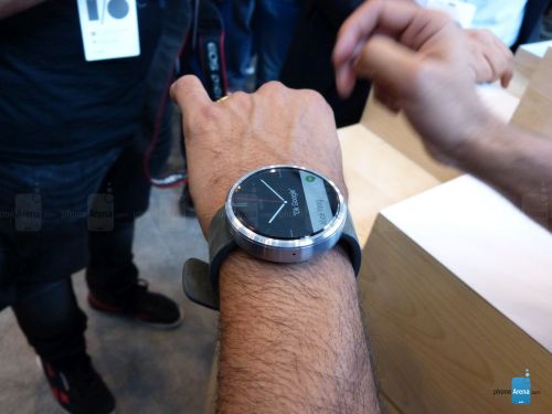 Motorola Moto 360 fotografiat și filmat În cadrul unei experiențe hands-on la I/O 2014; De departe cel mai arătos smartwatch (Video)!