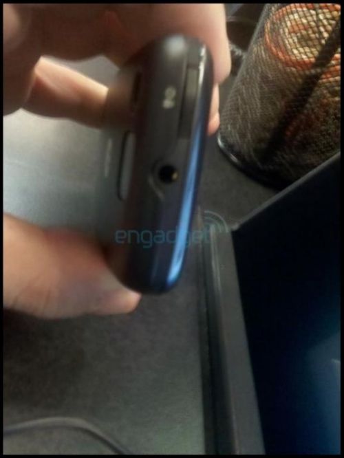 Motorola WX445, un telefon Android low end, scapat pe web sub forma de imagini