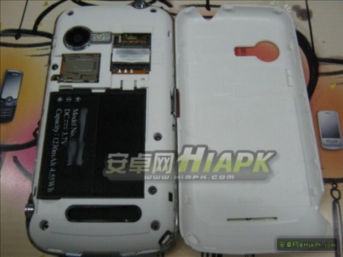 Motorola XT502, un telefon Android entry level