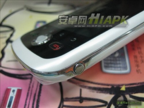 Motorola XT502, un telefon Android entry level