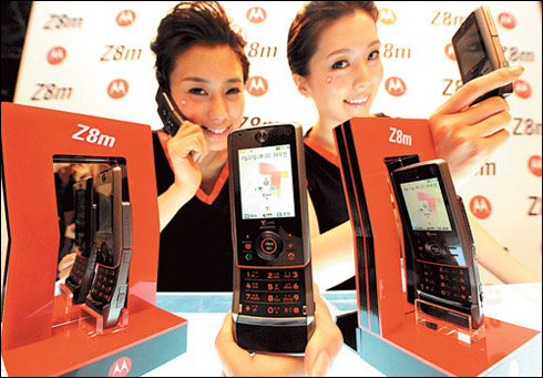Motorola: Motorola lanseaza telefonul Z8m, cu HSDPA de 7.2 Mbps