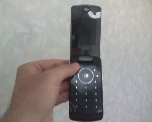 Motorola: Motorola i890 CABO, fotografiat in premiera
