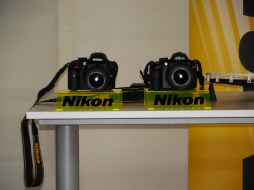 eMAG dă startul lansărilor exclusive din 2014 cu Nikon D3300