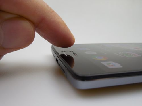 OnePlus 2, scannerul de amprente