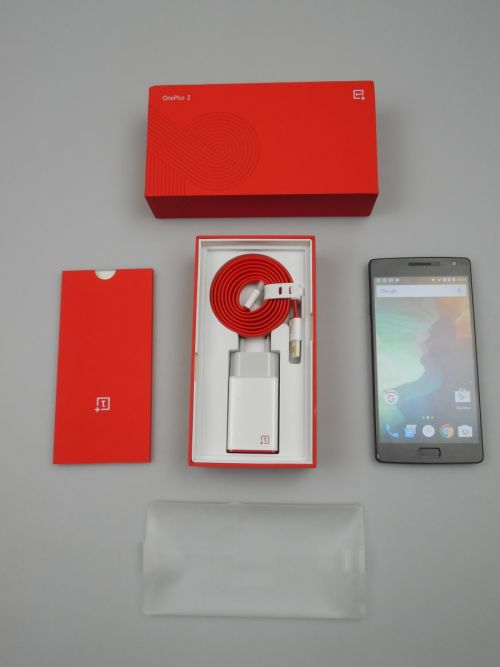 Continutul cutiei lui OnePlus 2