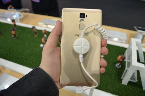 MWC 2016: Oppo R7 Plus prezentare hands-on - cu mâinile pe un phablet de 6 inch ce vrea să fie un soi de iPhone 6 Plus Lite