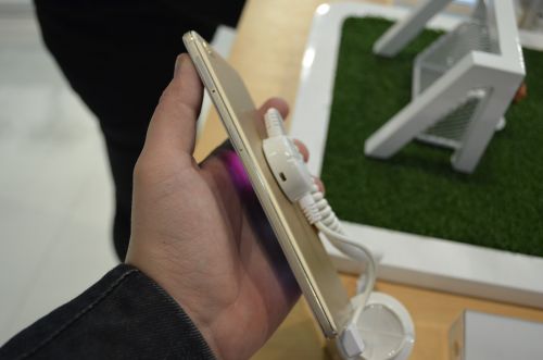 Oppo R7s din lateral