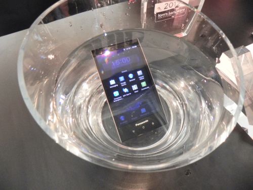 Panasonic Eluga in apa