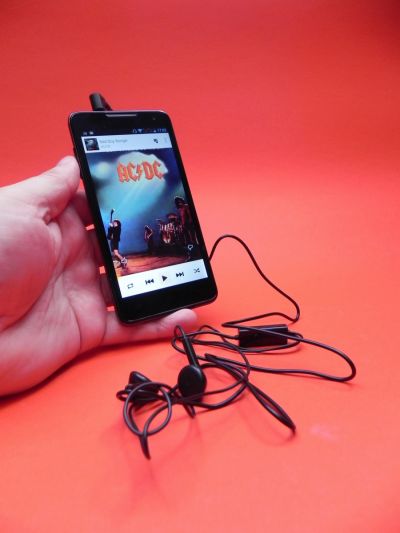 Prestigio Multiphone 5044 Duo pe partea audio!