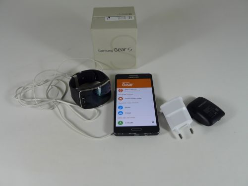 Samsung Gear S unboxing + tutorial pairing: scoatem din cutie primul ceas smart independent de la Samsung (Video)