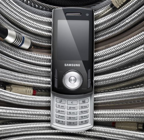 Samsung: Samsung lanseaza telefonul dual slider F400, cu functii muzicale