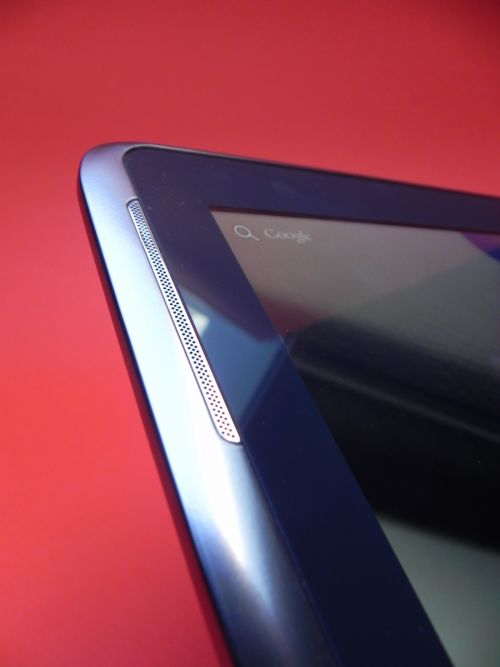 Plăcut impresionat de difuzoarele stereo ale tabletei Samsung Galaxy Note 10.1