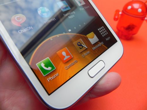 Galaxy Note II rulează Android 4.1.1 Jelly Bean, cu interfața TouchWiz