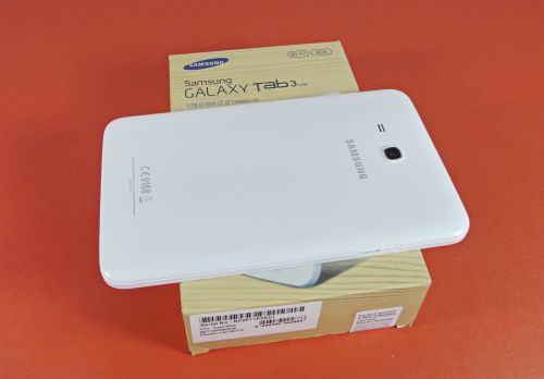 Samsung Galaxy Tab 3 Lite unboxing: tableta cu brand mare și preț mic, scoasă din cutie (Video)