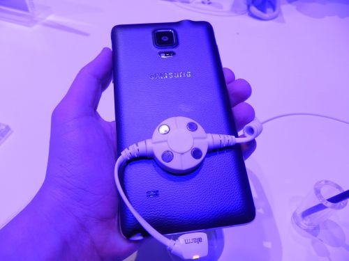 IFA 2014: Samsung Galaxy Note 4 hands on - margine metalică, fără rezistență la apă, feeling plăcut (Video)