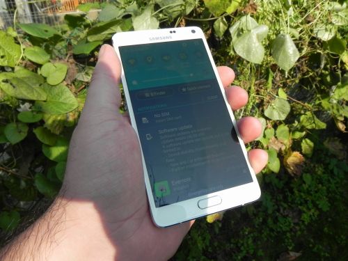 Samsung Galaxy Note 4 in bataia soarelui