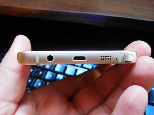 Samsung Galaxy Note 5, partea de jos