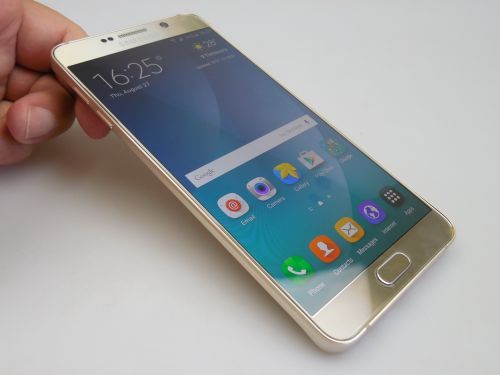 Samsung Galaxy Note 5 fotografiat din fata