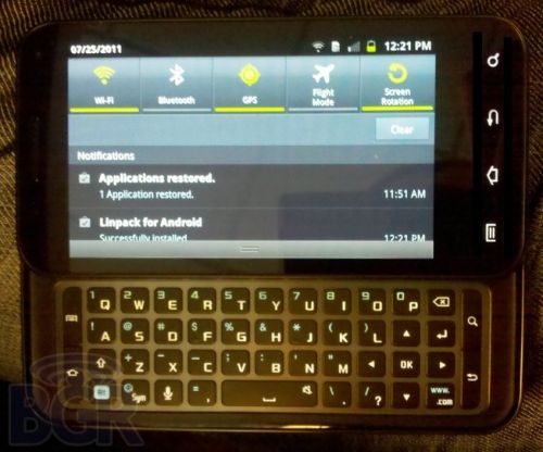 Samsung Galaxy S II Pro vine cu o tastatură glisantă QWERTY?