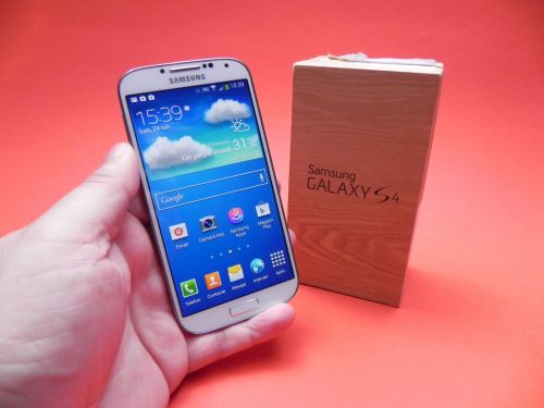 Samsung Galaxy S4 scos din cutie