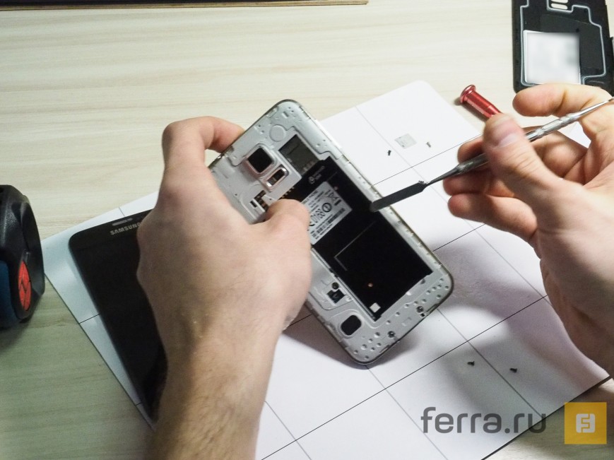 Samsung Galaxy S5 desfăcut și analizat: va fi destul de greu de reparat