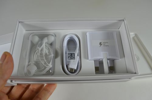 Continutul cutiei lui Samsung Galaxy S6 Edge+